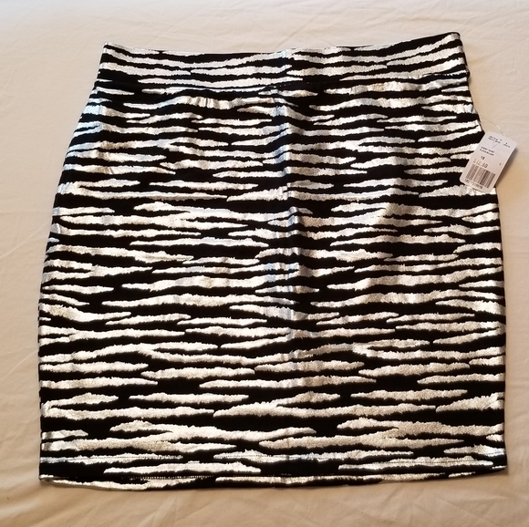 Forever 21 Dresses & Skirts - 🆕 Forever 21+ Black and Silver Zebra Stripe Skirt